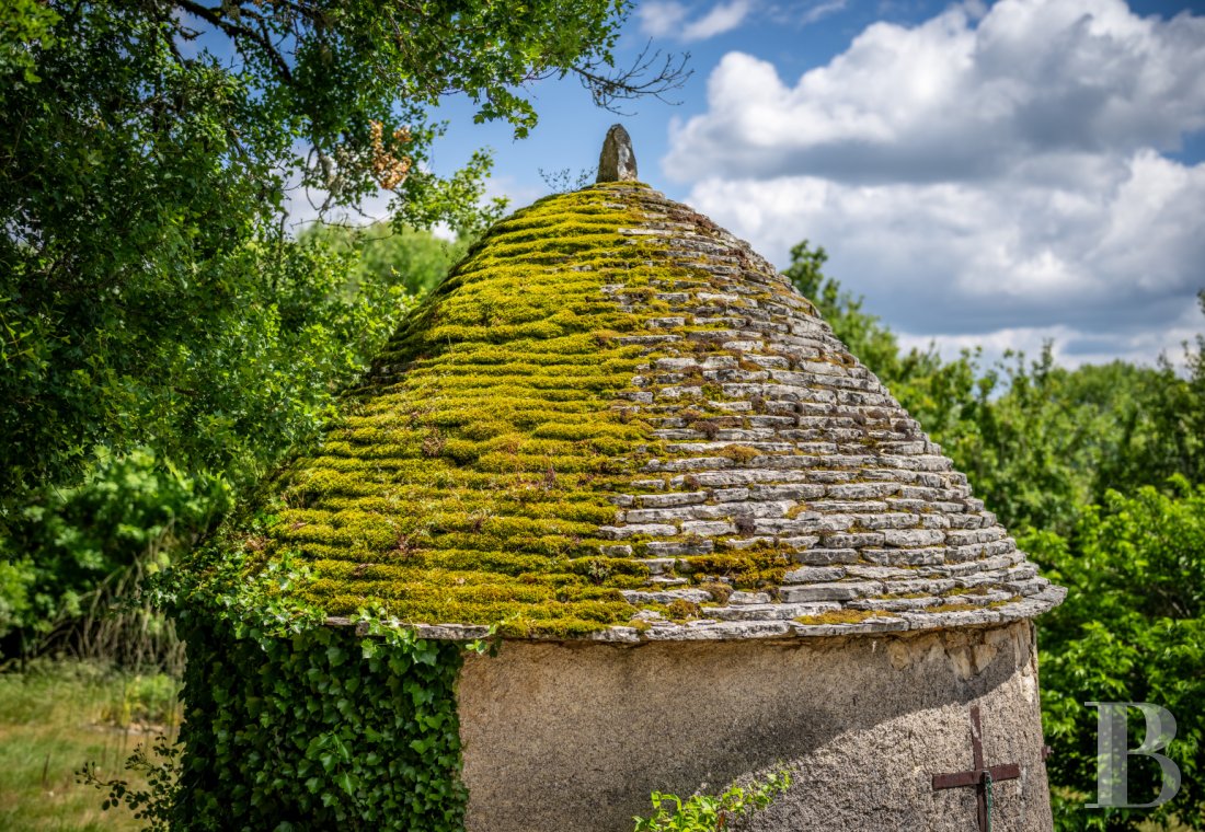 Au sud de la Dordogne et à proximité de Cahors, une ancienne ferme quercynoise au sommet d’une colline - photo  n°23