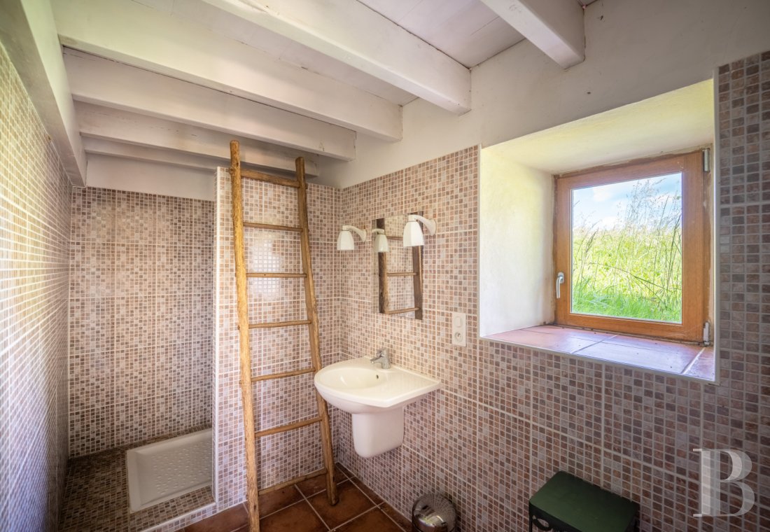 Au sud de la Dordogne et à proximité de Cahors, une ancienne ferme quercynoise au sommet d’une colline - photo  n°19