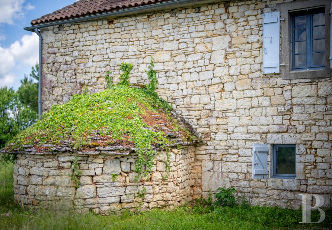 Au sud de la Dordogne et à proximité de Cahors, une ancienne ferme quercynoise au sommet d’une colline - photo  n°24