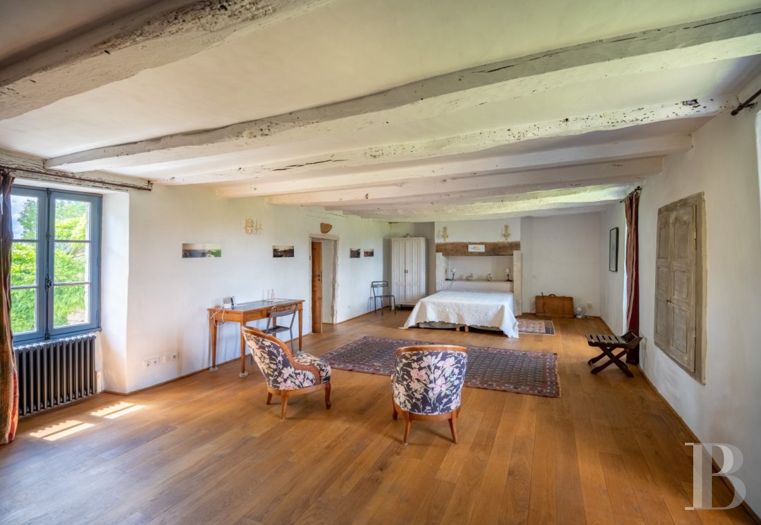 Au sud de la Dordogne et à proximité de Cahors, une ancienne ferme quercynoise au sommet d’une colline - photo  n°13