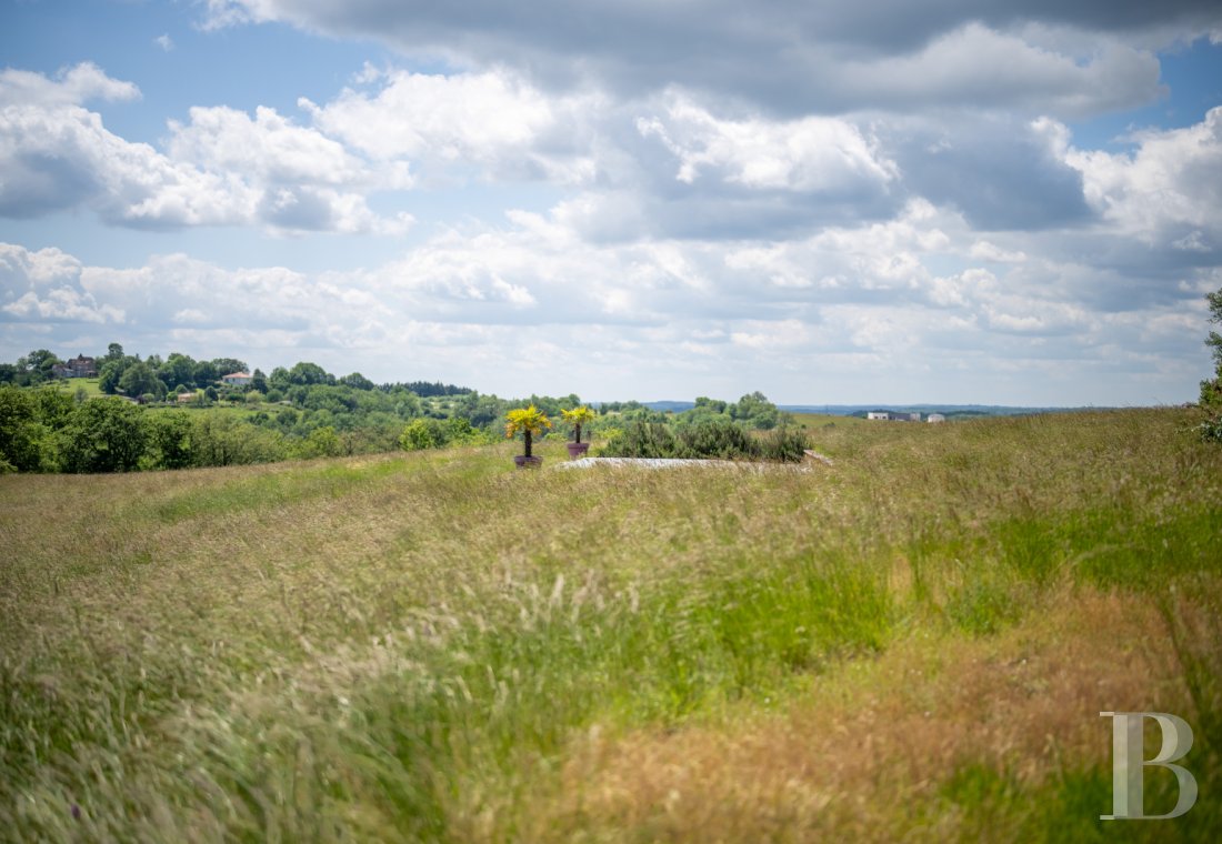 Au sud de la Dordogne et à proximité de Cahors, une ancienne ferme quercynoise au sommet d’une colline - photo  n°28