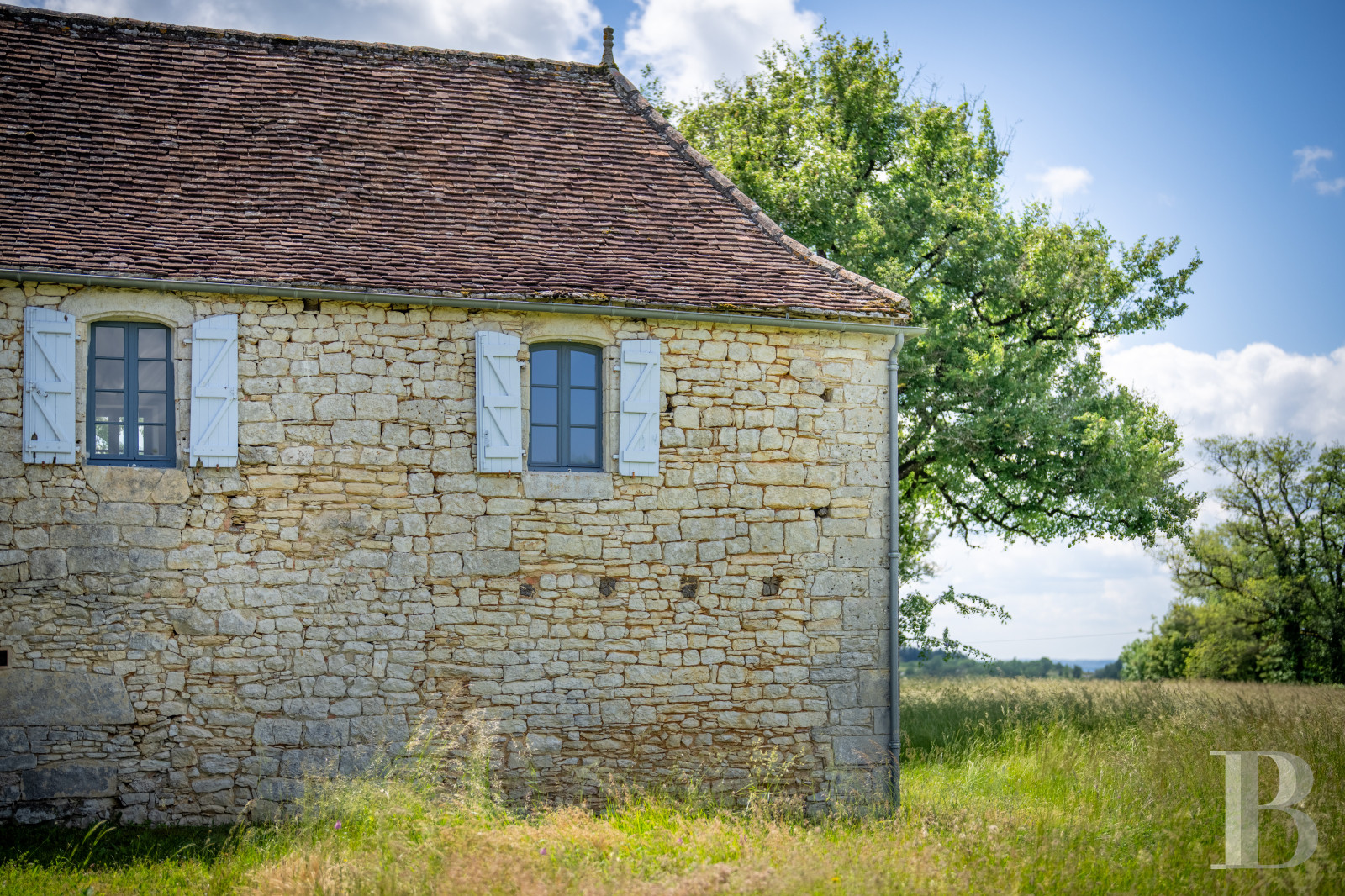 Au sud de la Dordogne et à proximité de Cahors, une ancienne ferme quercynoise au sommet d’une colline - photo  n°29