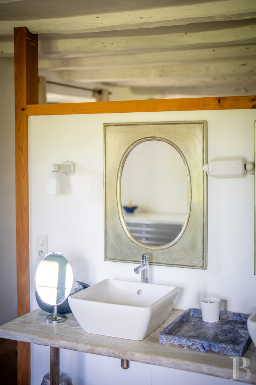 Au sud de la Dordogne et à proximité de Cahors, une ancienne ferme quercynoise au sommet d’une colline - photo  n°11