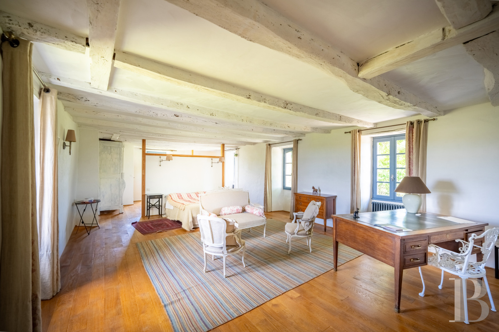 Au sud de la Dordogne et à proximité de Cahors, une ancienne ferme quercynoise au sommet d’une colline - photo  n°12