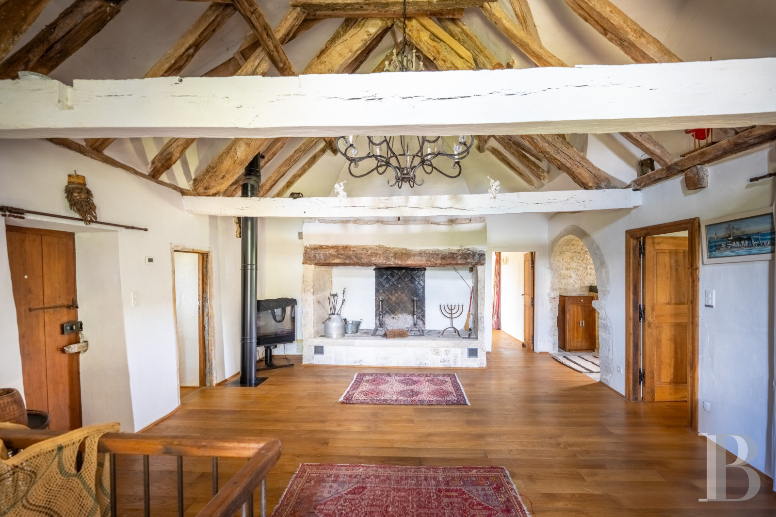 Au sud de la Dordogne et à proximité de Cahors, une ancienne ferme quercynoise au sommet d’une colline - photo  n°9