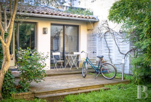aquitaine - Au cœur du quartier St-Michel à Bordeaux, dans un immeuble typiquement girondin, un appartement refait à neuf et sa terrasse de plain-pied, au calme