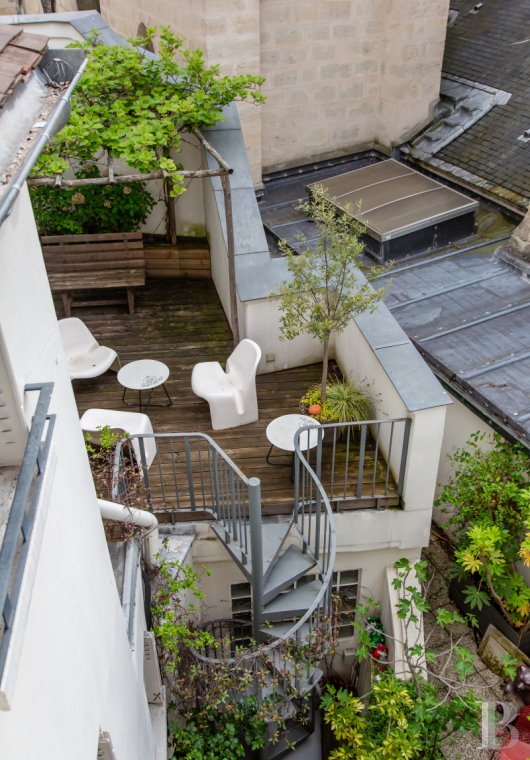 apartments for sale - paris - Rive gauche, Paris 5e au cœur du bourg Saint-Médard, une maison de 1640 sur trois niveaux, avec sa terrasse adossée à l’église