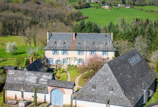 limousin - A recently restored 17th-century manor, with outbuildings and landscaped grounds, in the Corrèze area, 30 minutes from Brive-la-Gaillarde