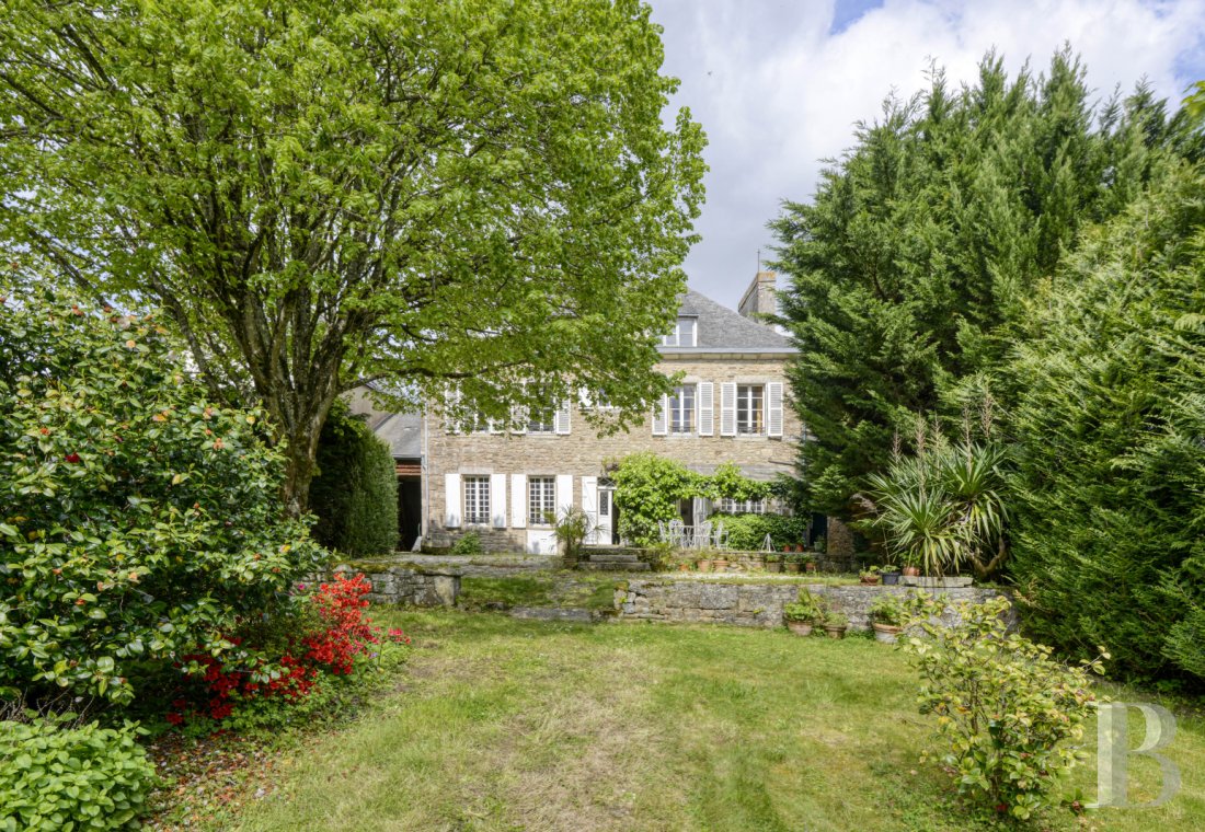Residences for sale - brittany - A 19th-century family dwelling, its immense terraced garden and wooded area  on 1.5 hectares in the middle of a town within the Pays de Lorient urban area