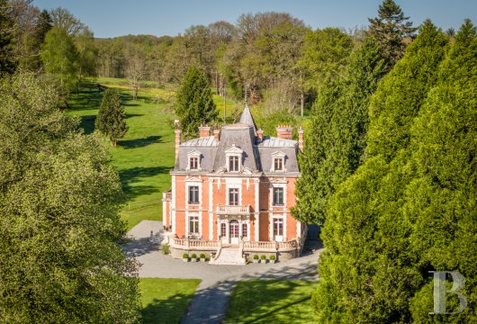 limousin - Dans la Creuse, en bordure du plateau de Millevaches,

 un manoir du 19e s. et ses dépendances, dans un parc de près de 3 ha