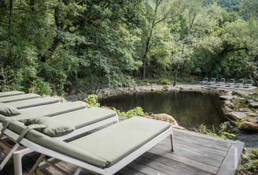 An old renovated farmhouse and its remarkable natural pool, between Arezzo and Cortona in Tuscany - photo  n°3