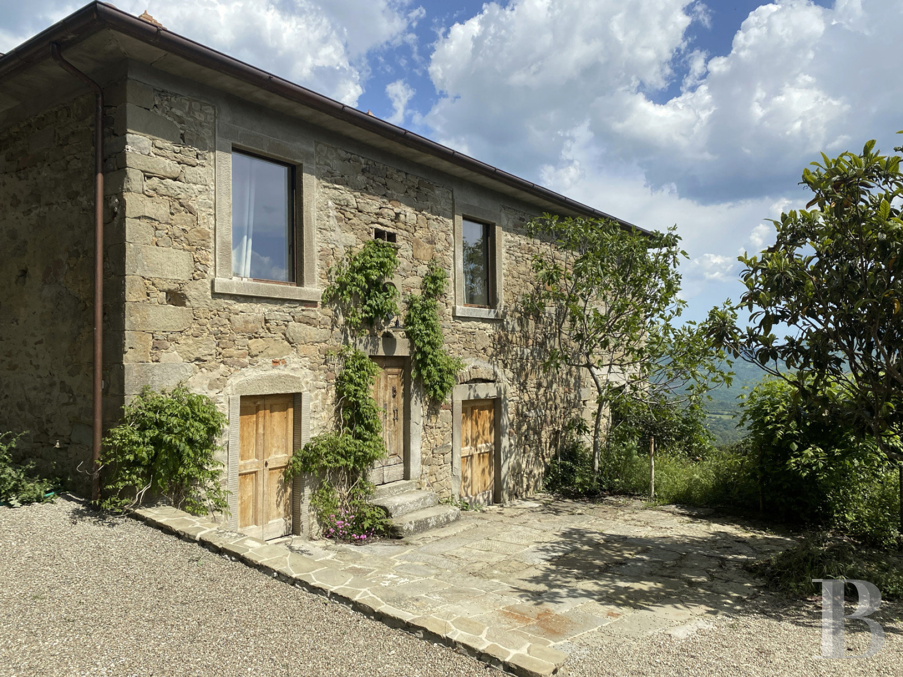 An old renovated farmhouse between Arezzo and Cortona in Tuscany  - photo  n°4