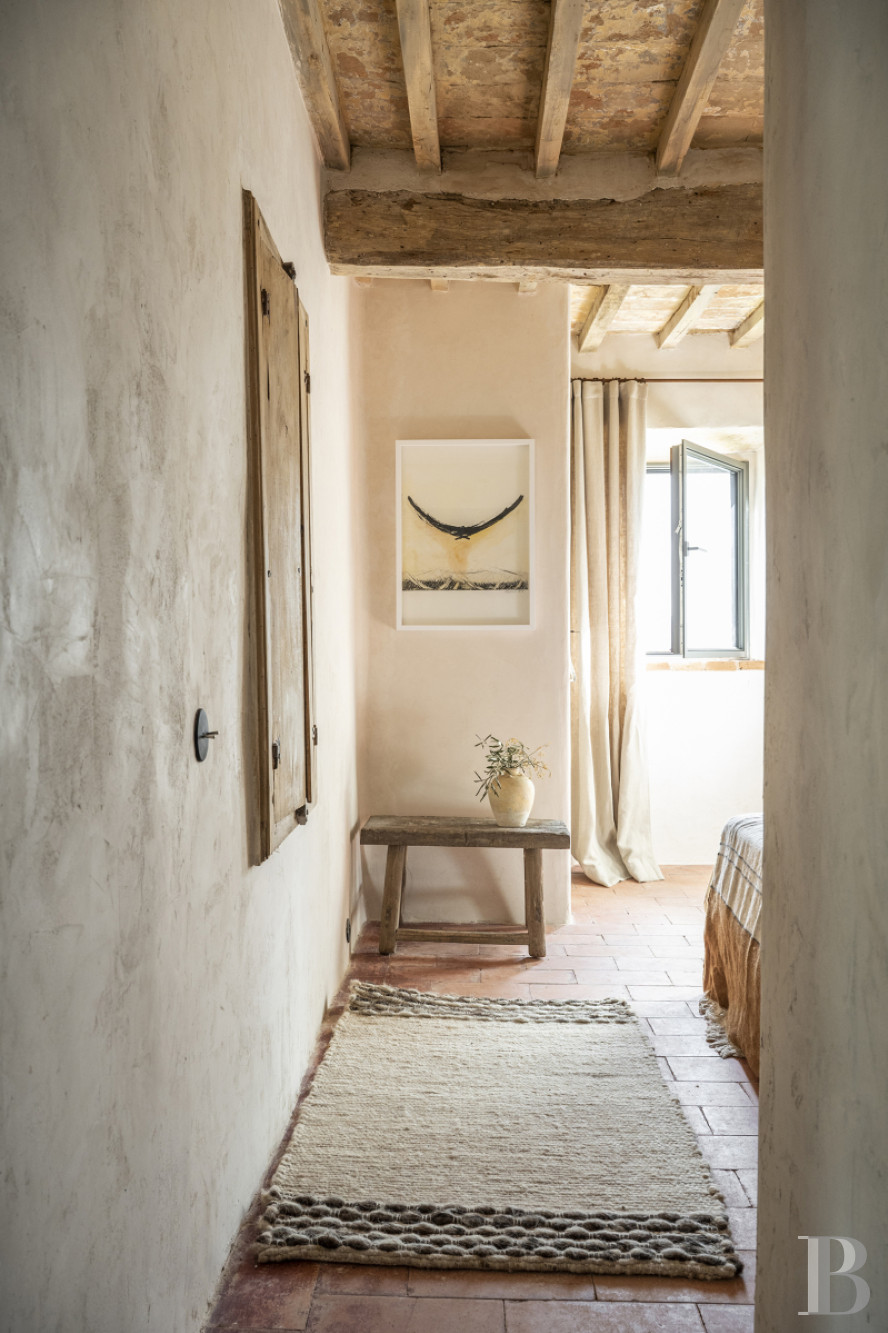 An old renovated farmhouse between Arezzo and Cortona in Tuscany  - photo  n°23
