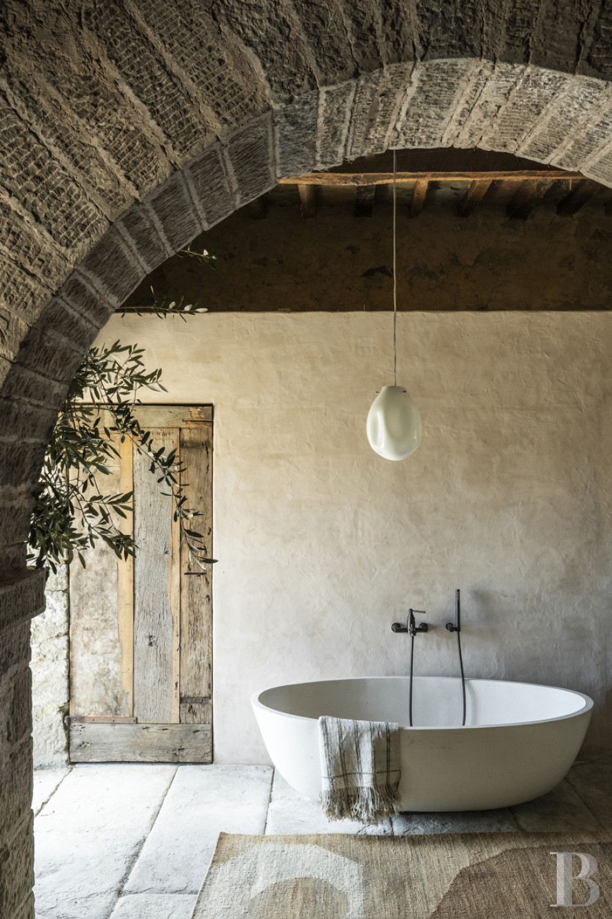 An old renovated farmhouse between Arezzo and Cortona in Tuscany  - photo  n°27