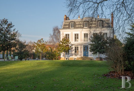 ile-de-france - À 30 min de Paris, une maison Mansart du 19e s., entièrement rénovée,  avec sa piscine, sa dépendance de réception et son parc de 2 ha