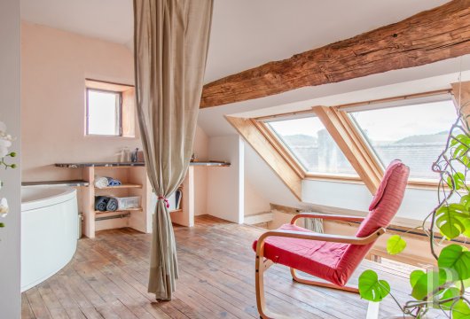 character properties France burgundy   - 11
