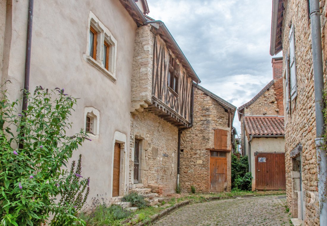 character properties France burgundy   - 2