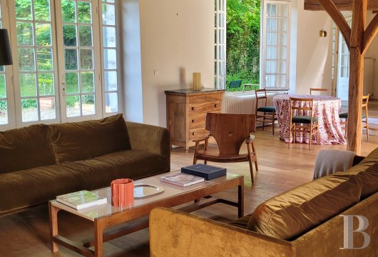 character properties France burgundy   - 4