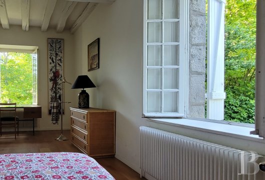 character properties France burgundy   - 6