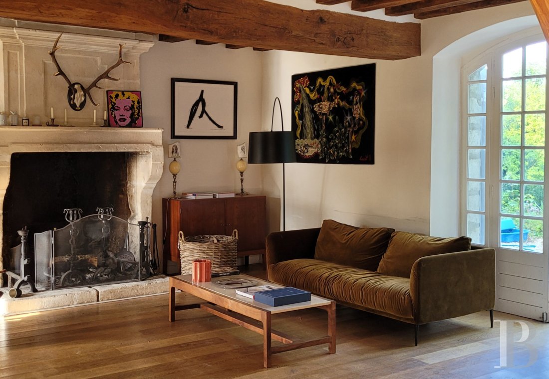 character properties France burgundy   - 3