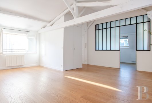 paris - Dans le 8e arrondissement, à deux pas de la place de la Madeleine, un appartement lumineux de 75 m², au sixième étage d’un immeuble avec ascenseur
