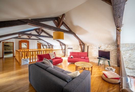 character properties France aquitaine   - 10