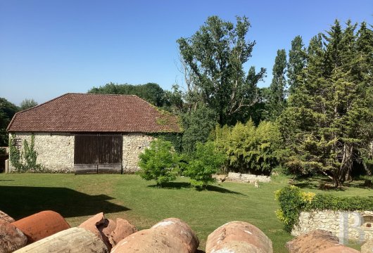 character properties France aquitaine   - 16