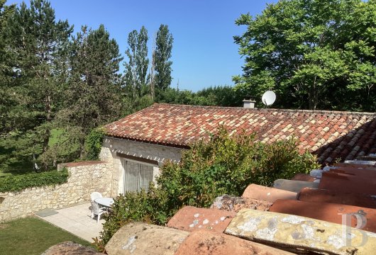 character properties France aquitaine   - 14