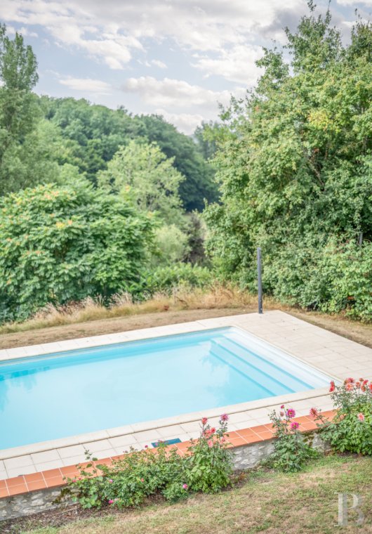 character properties France aquitaine   - 17