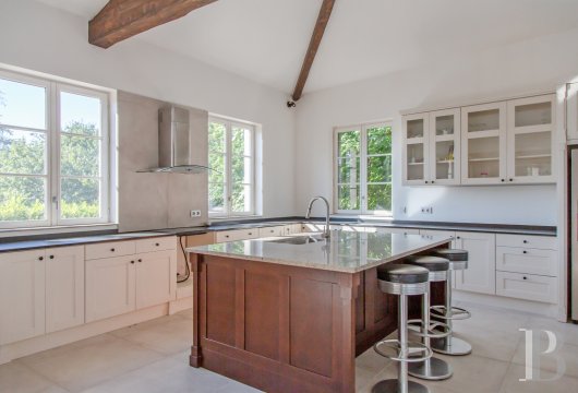 character properties France burgundy   - 13