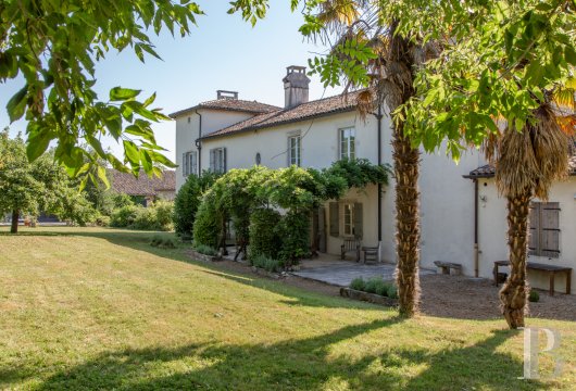 character properties France burgundy   - 3