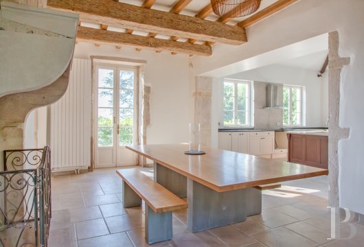character properties France burgundy   - 9