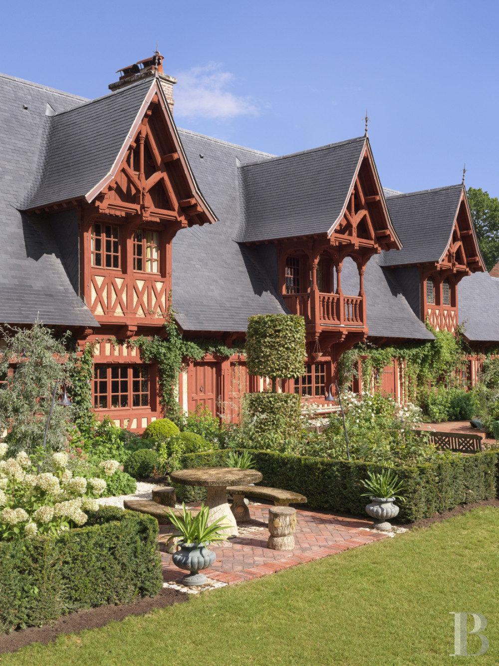 En Normandie, au sud-est de Fécamp, un domaine et ses multiples dépendances au milieu d’un immense parc - photo  n°2