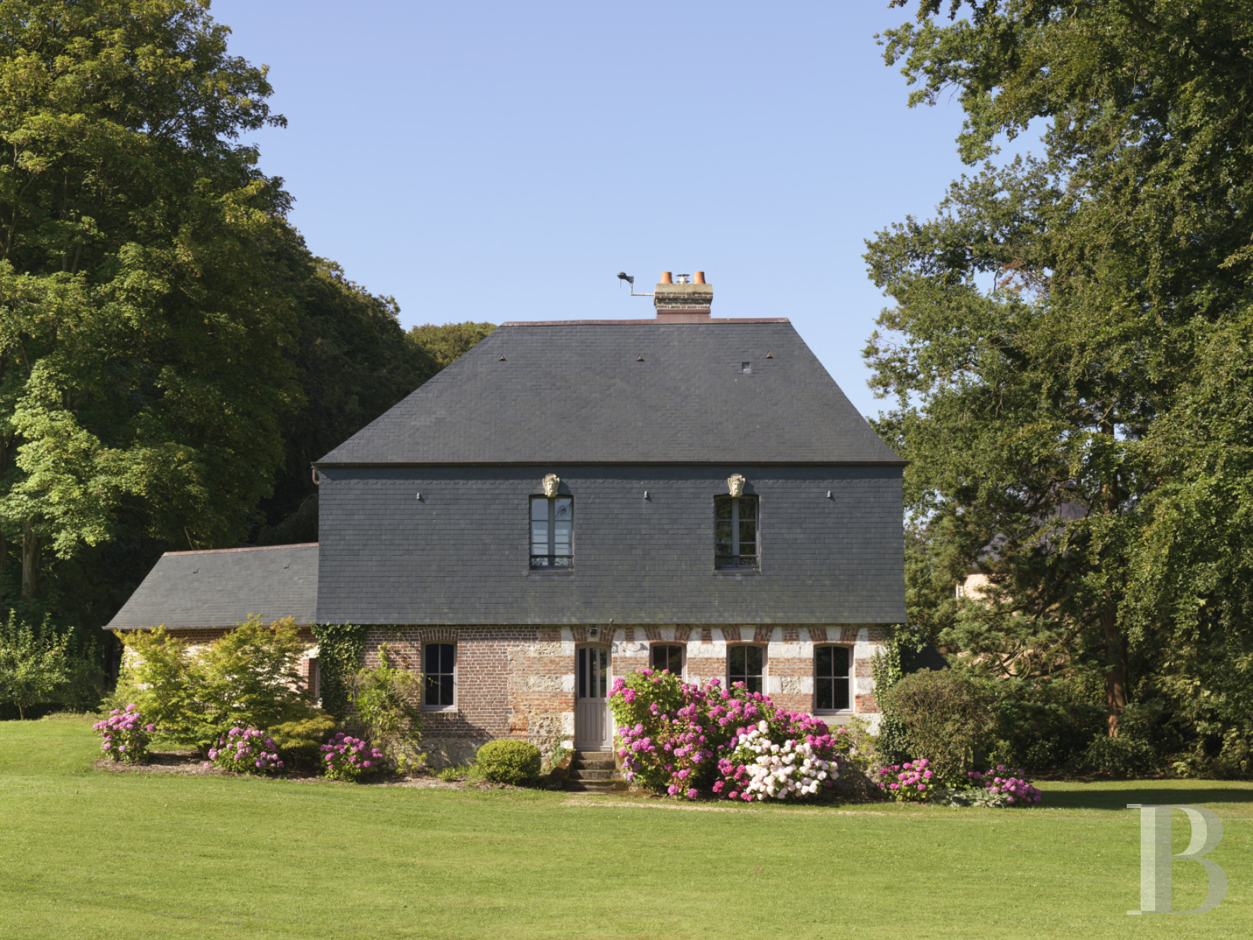 En Normandie, au sud-est de Fécamp, un domaine et ses multiples dépendances au milieu d’un immense parc - photo  n°24