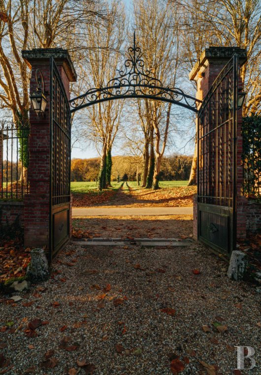 A 19th-century château and extensive wooded grounds not far from Gisors, in the Oise department  - photo  n°3