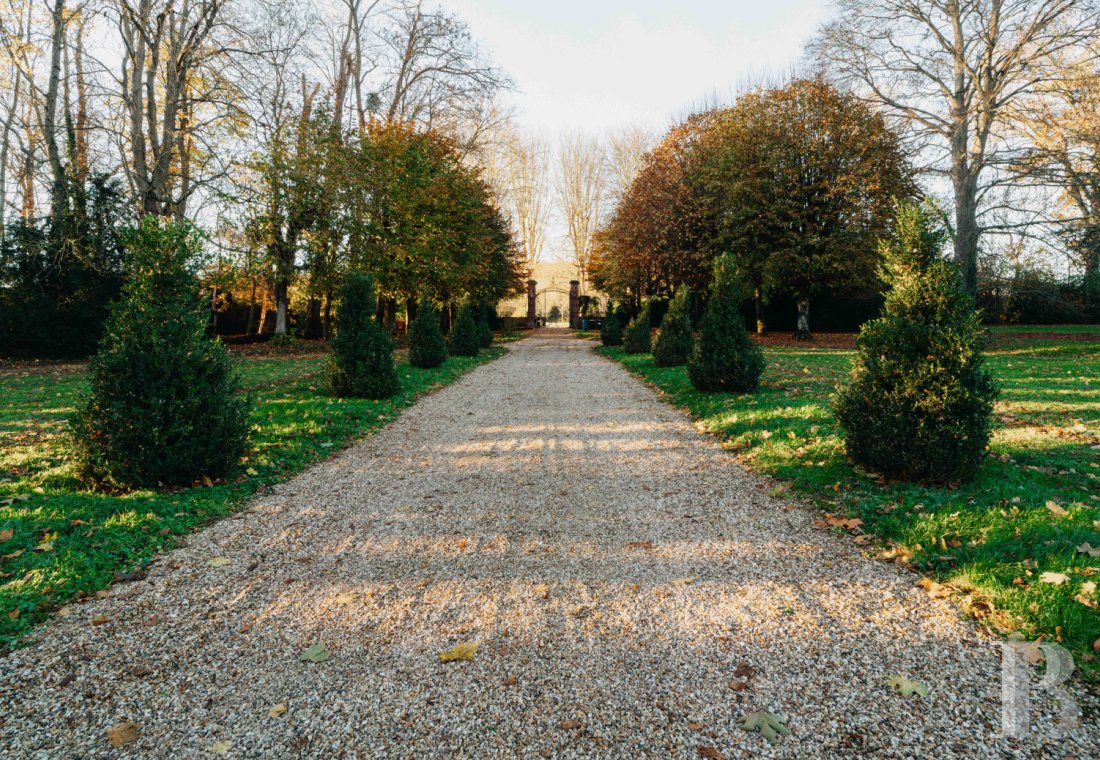 A 19th-century château and extensive wooded grounds not far from Gisors, in the Oise department  - photo  n°36