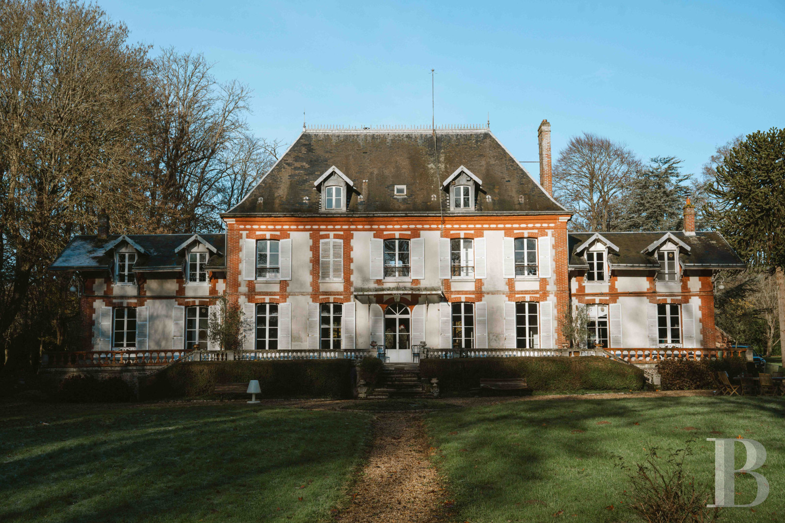 Dans l’Oise, non loin de Gisors, un château du 19e siècle et son grand parc arboré - photo  n°1