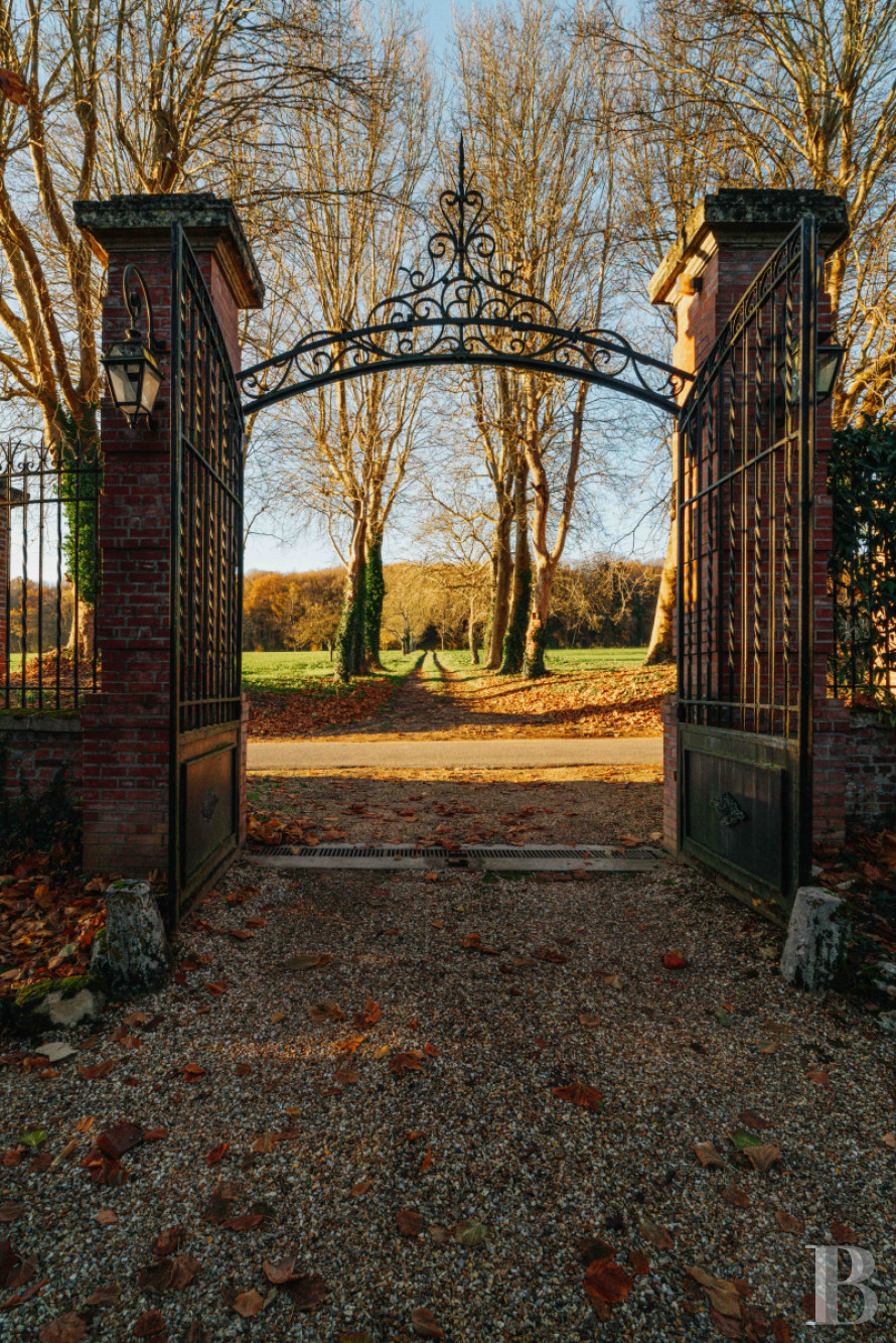 Dans l’Oise, non loin de Gisors, un château du 19e siècle et son grand parc arboré - photo  n°3