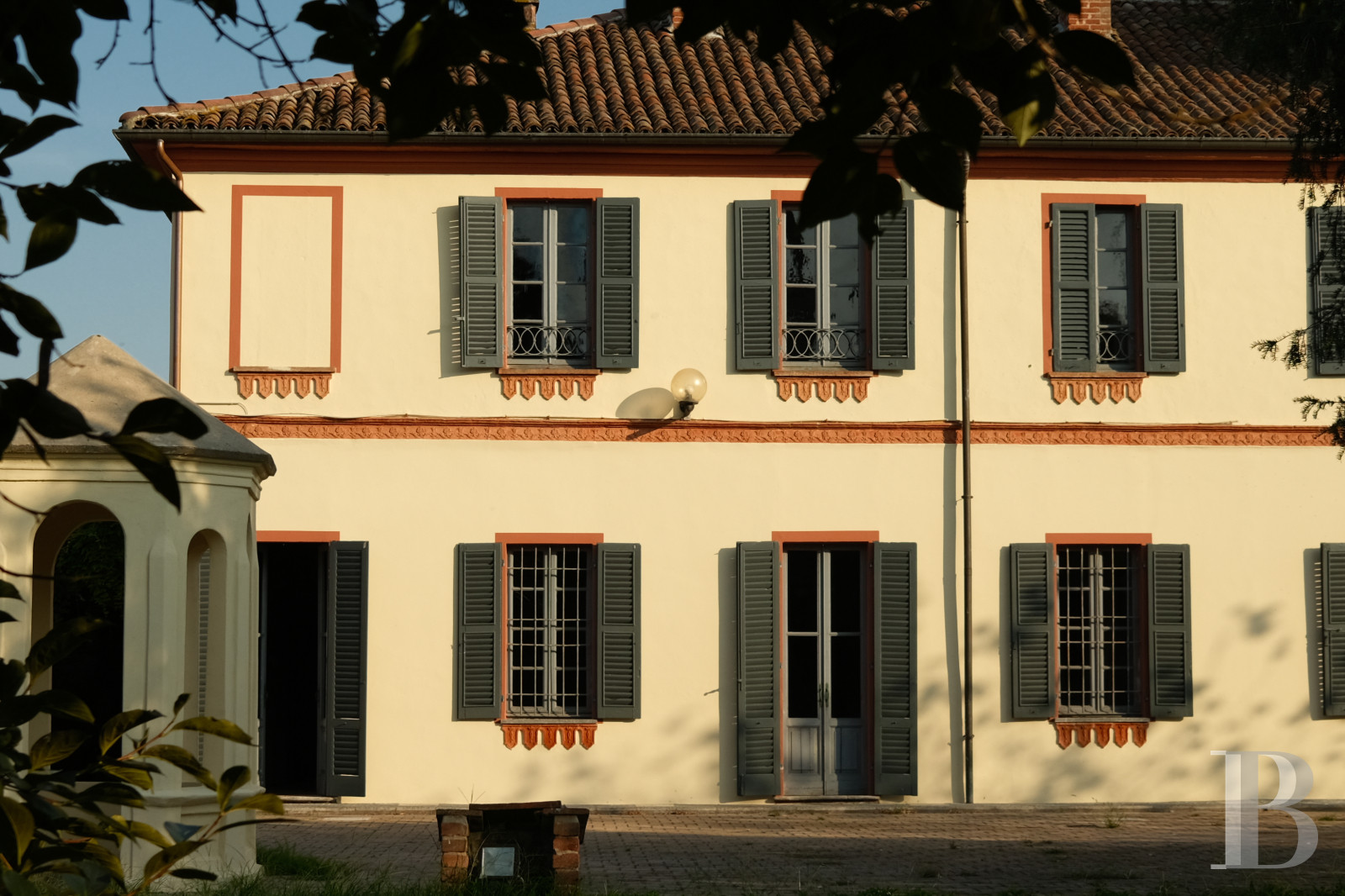 À l’ouest de Milan, une villa du 19e siècle au cœur d’un village  - photo  n°1