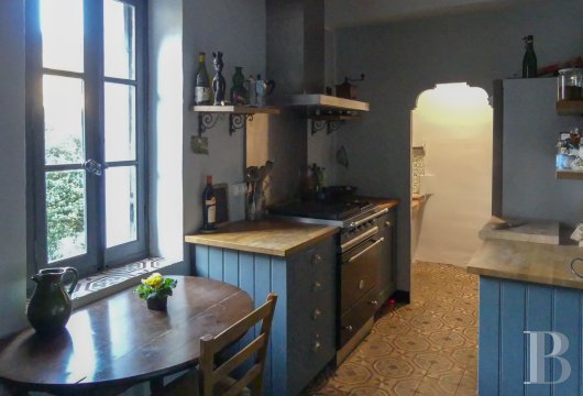 character properties France languedoc roussillon   - 10