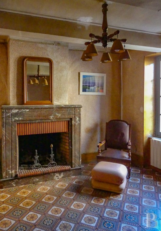 character properties France languedoc roussillon   - 6