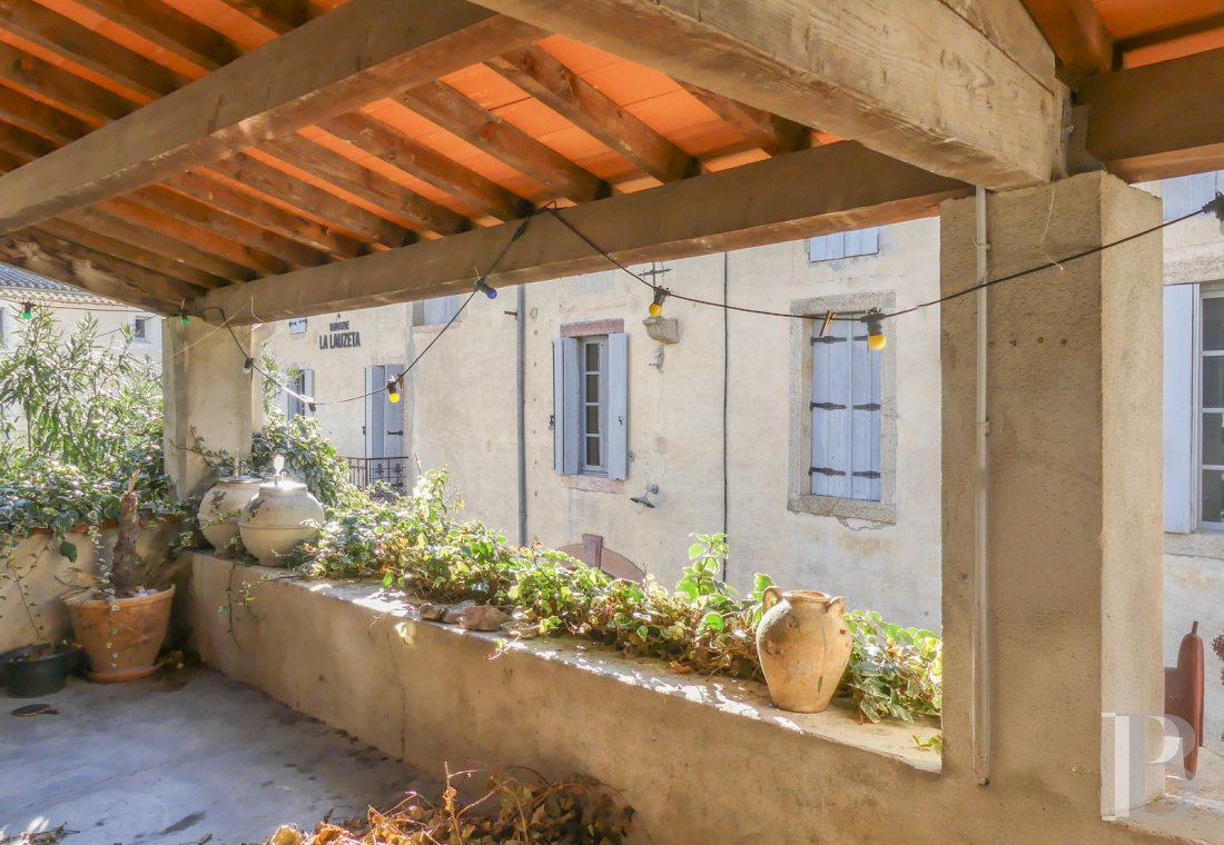 character properties France languedoc roussillon   - 4
