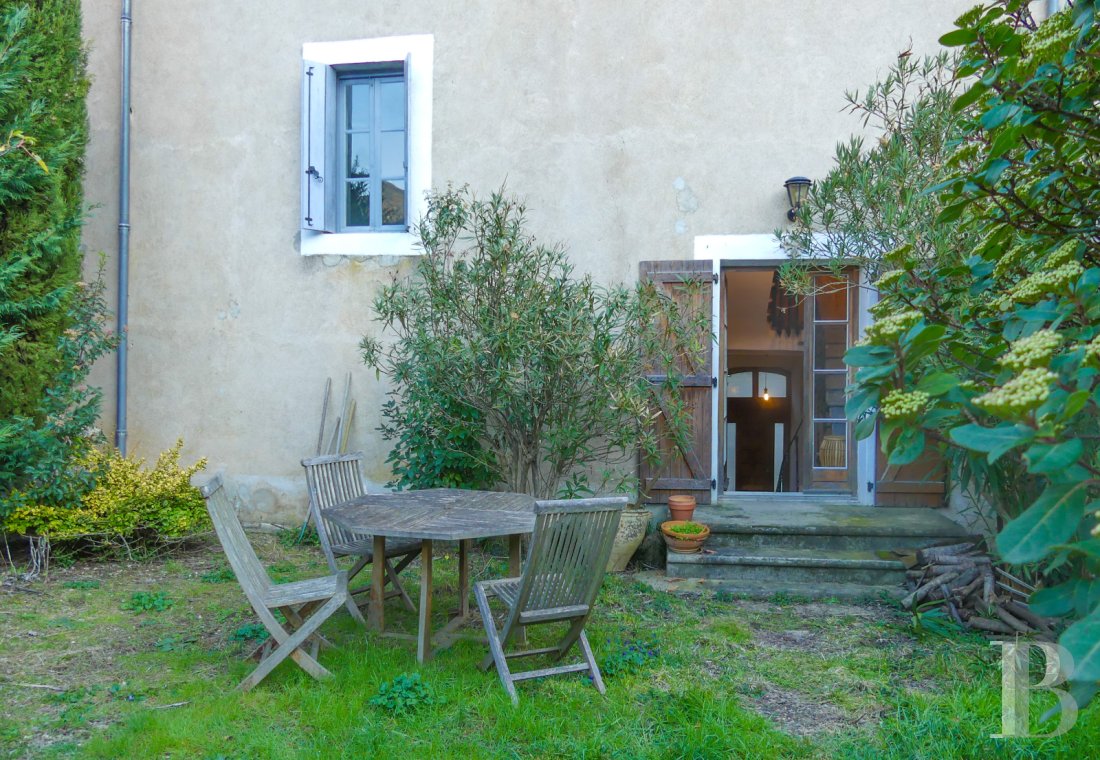 character properties France languedoc roussillon   - 13