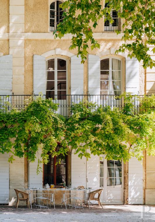 Dans le Vaucluse, à l’est de Carpentras, un château provençal du 18e en lisière du village de Mazan - photo  n°6