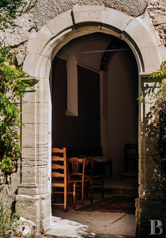 An 18th-century Provencal château on the edge of the village of Mazan to the east of Carpentras, in the Vaucluse - photo  n°27