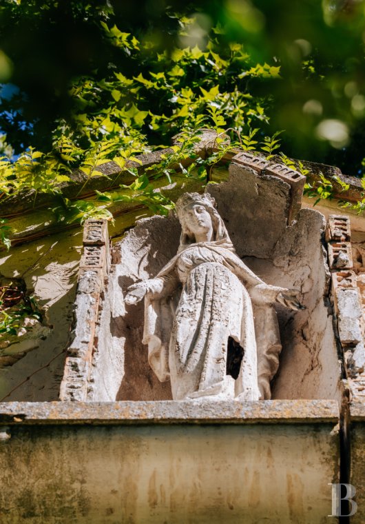 An 18th-century Provencal château on the edge of the village of Mazan to the east of Carpentras, in the Vaucluse - photo  n°28