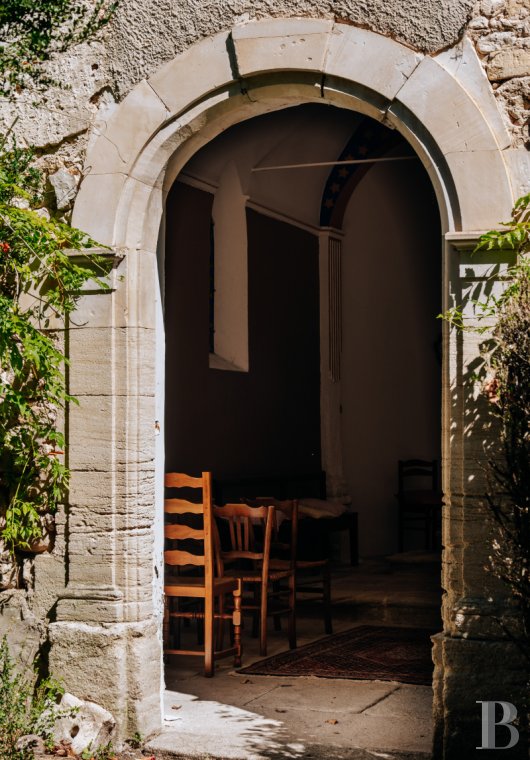 An 18th-century Provencal château on the edge of the village of Mazan to the east of Carpentras, in the Vaucluse - photo  n°27