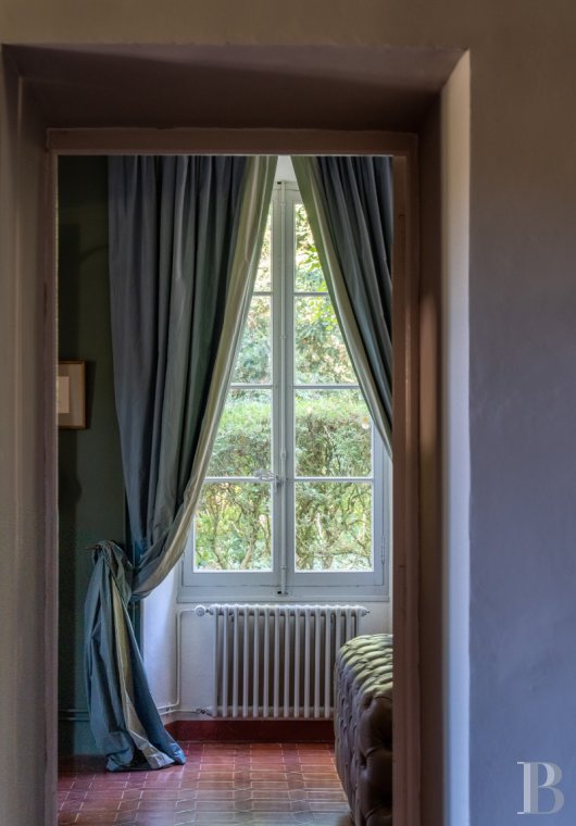 An 18th-century Provencal château on the edge of the village of Mazan to the east of Carpentras, in the Vaucluse - photo  n°14