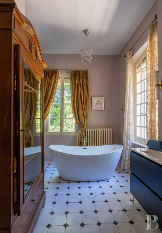 An 18th-century Provencal château on the edge of the village of Mazan to the east of Carpentras, in the Vaucluse - photo  n°18