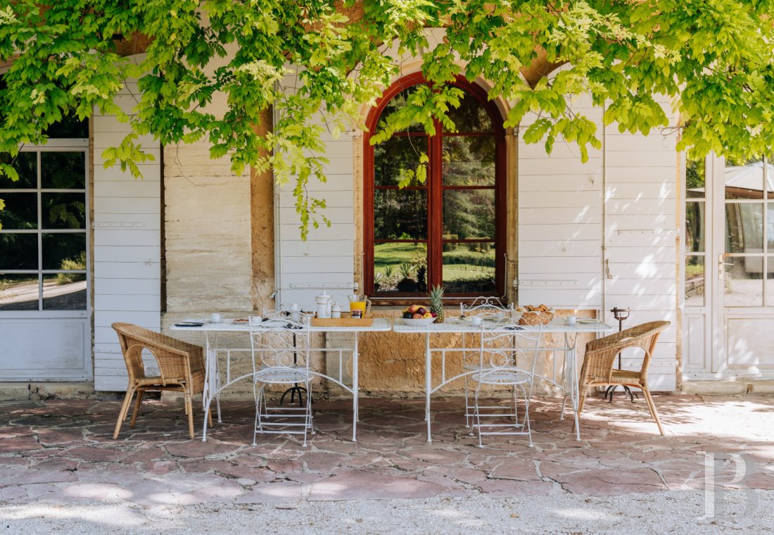 An 18th-century Provencal château on the edge of the village of Mazan to the east of Carpentras, in the Vaucluse - photo  n°8